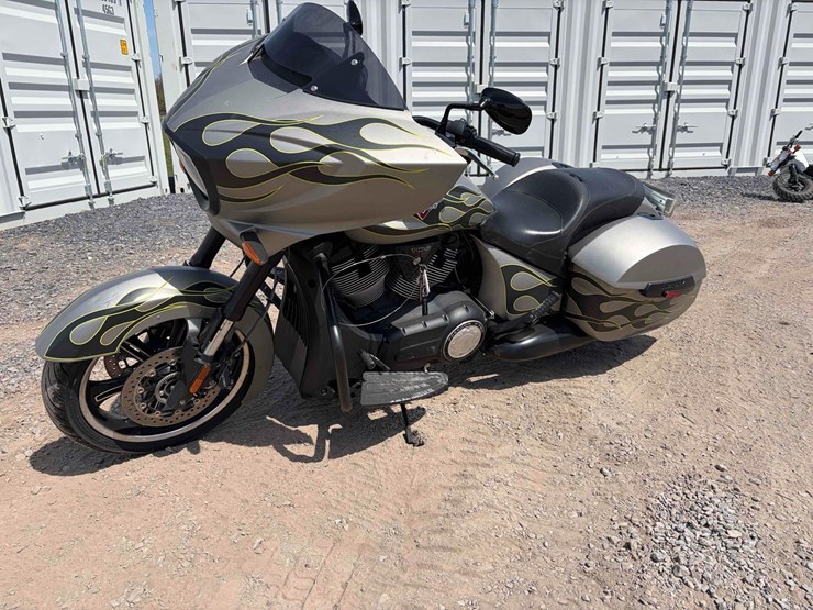 yamaha-victory-motorcycle-image-1