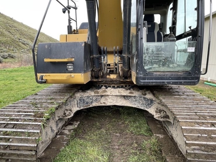 2013-caterpillar-320e-image-12