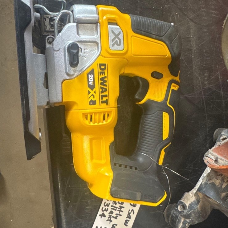 Slightly Used Dewalt 20v Cordless Jig Saw Model DCS334