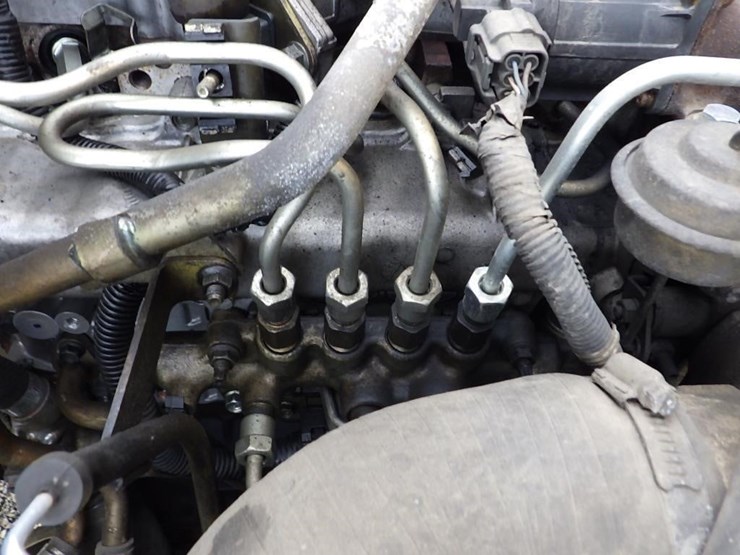 2005-isuzu-nqr-image-11