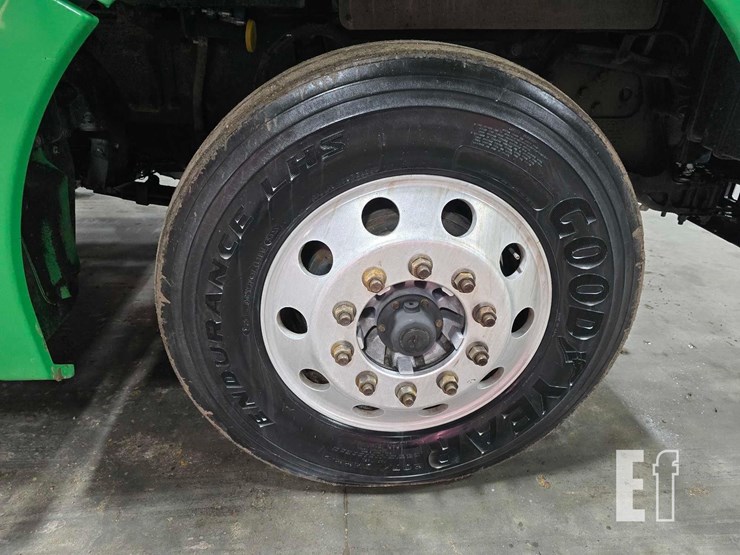 2016-kenworth-t880-image-27