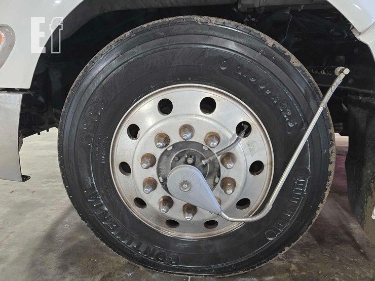 2013-peterbilt-384-image-20