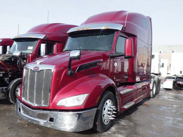 2023-peterbilt-579-image-1