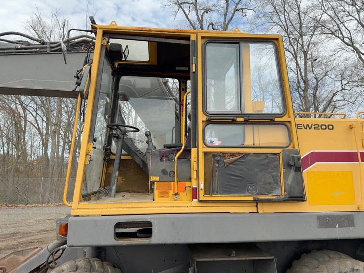 1994-akerman-ew200-image-25