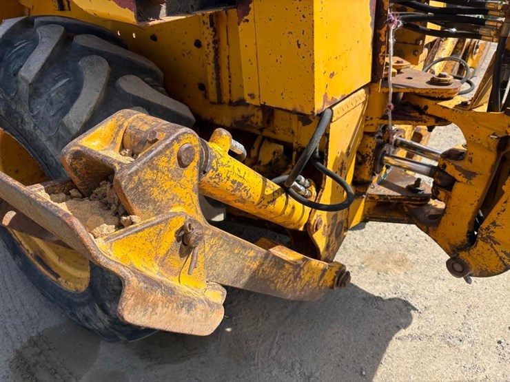 john-deere-310-image-17