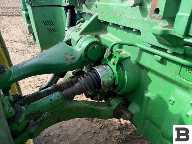 2014-john-deere-8295r-image-15