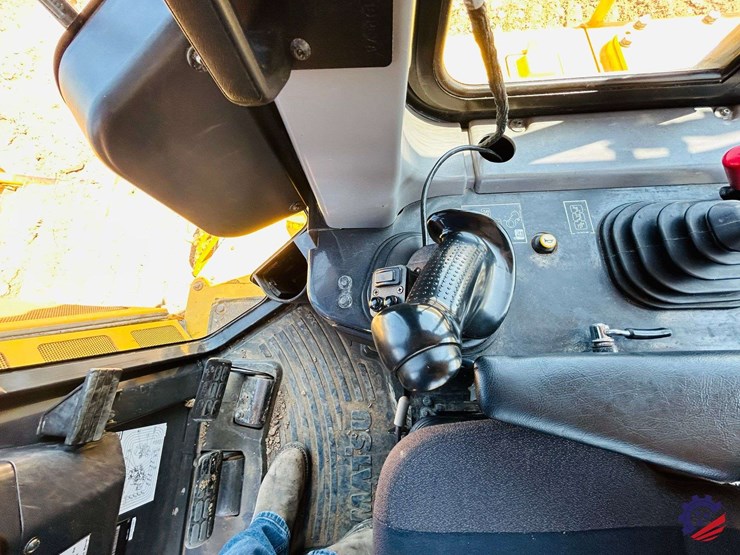 2023-komatsu-d65px-18-image-65