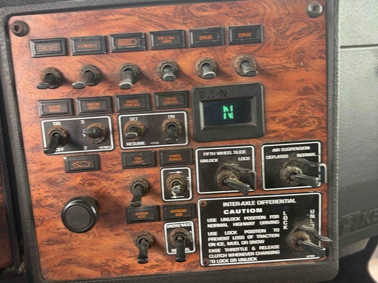 2001-kenworth-t800-image-13