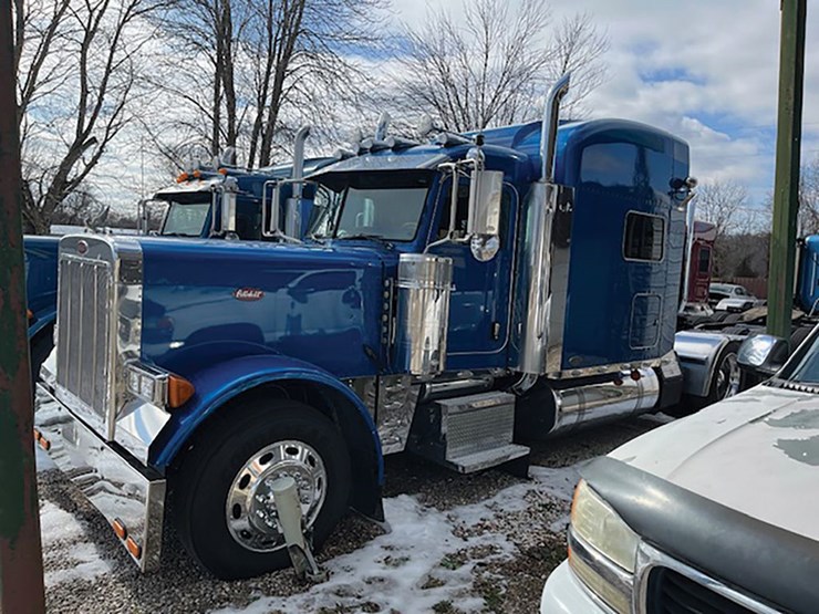 2007-peterbilt-379-image-3