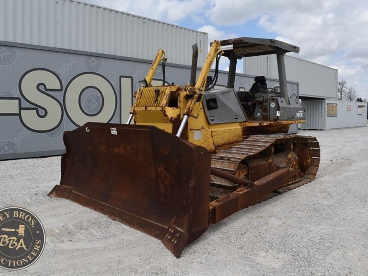 komatsu-d65ex-12-image-1