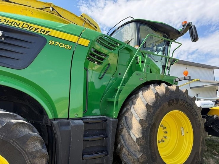 2019-john-deere-9700i-image-25