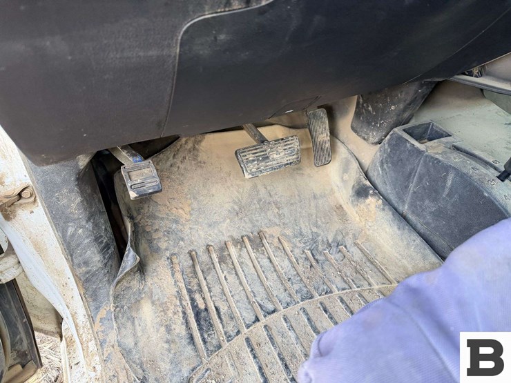 2016-chevrolet-silverado-2500-image-24