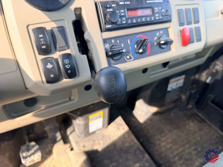 2024-john-deere-gator-xuv-835r-image-37