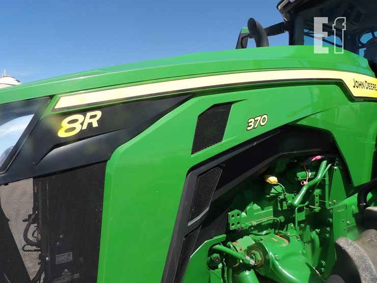 2022-john-deere-8r-370-image-8