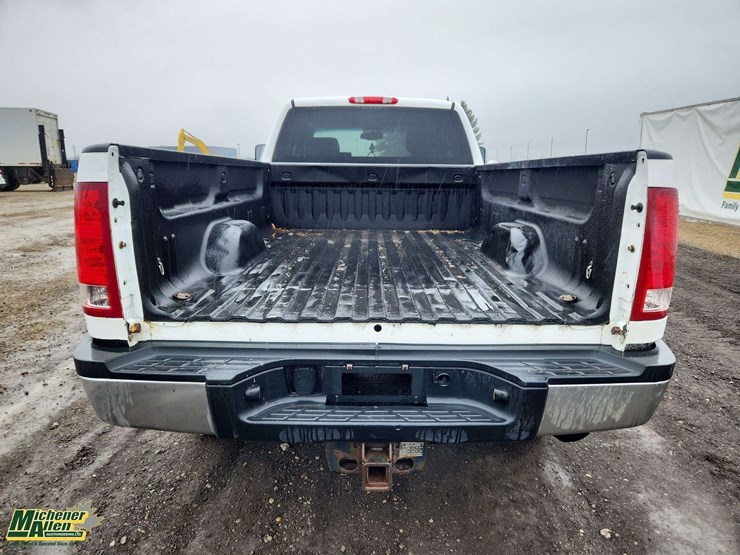 2011-gmc-sierra-2500hd-image-6