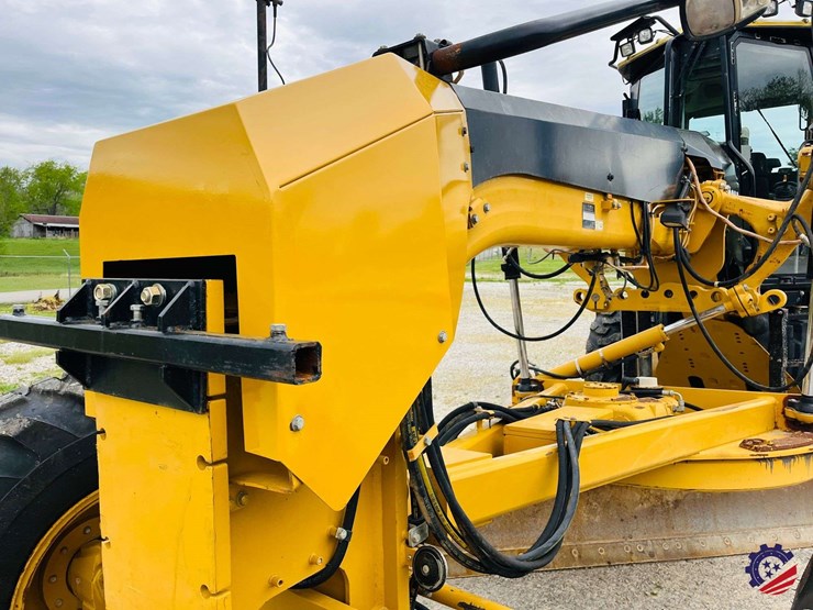 2010-caterpillar-120m-image-28