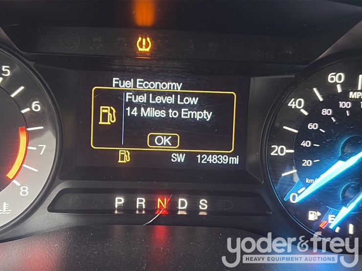 2016-ford-explorer-image-40