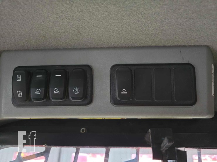 2023-caterpillar-259d3-image-19