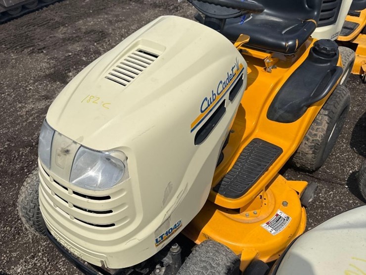 cub-cadet-lt1045-image-3