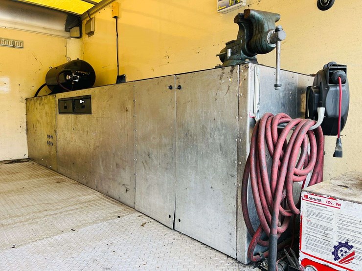 2009-gmc-savana-s/a-enclosed-roadside-service-truck-image-53