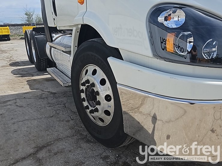 2017-freightliner-cascadia-113-image-22