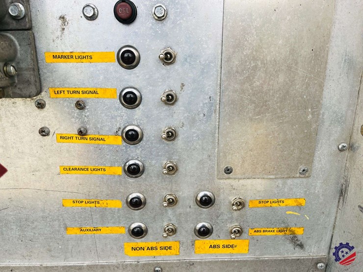 2009-gmc-savana-s/a-enclosed-roadside-service-truck-image-29