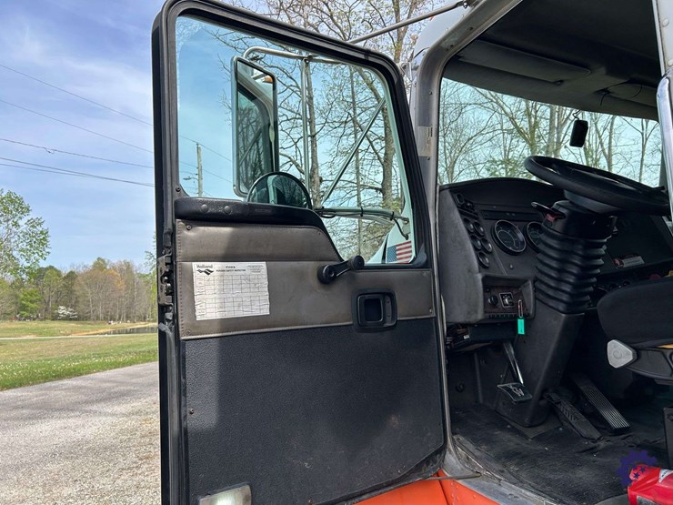 2005-kenworth-t300-image-59