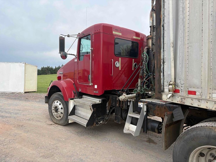 2010-caterpillar-c13-image-4