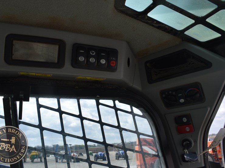 2017-caterpillar-259d-image-47