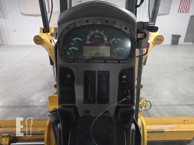 2011-caterpillar-140m2-image-16