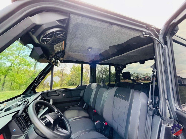 2026-can-am-defender-limited-hd11-triple-image-54