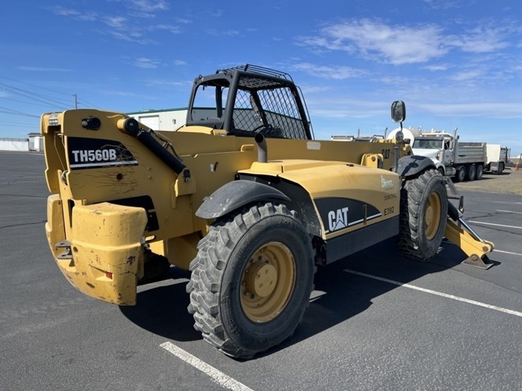 2013-caterpillar-th560b-image-4