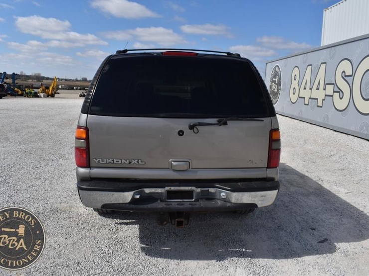 2001-gmc-yukon-xl-image-4