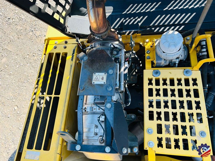 2015-komatsu-pc210-lc-image-31