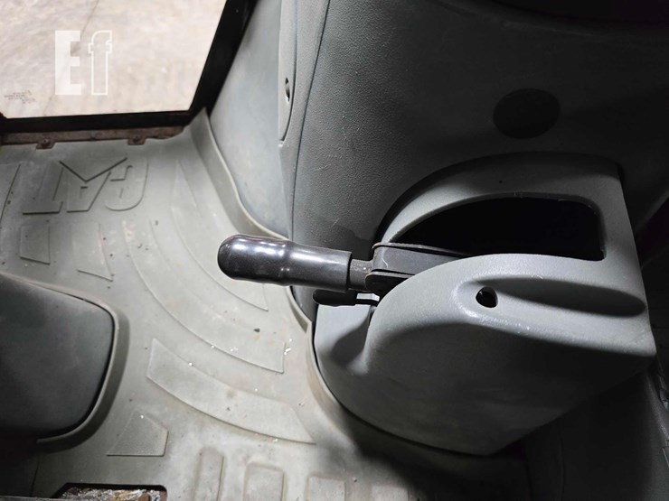 2005-caterpillar-420d-it-image-25