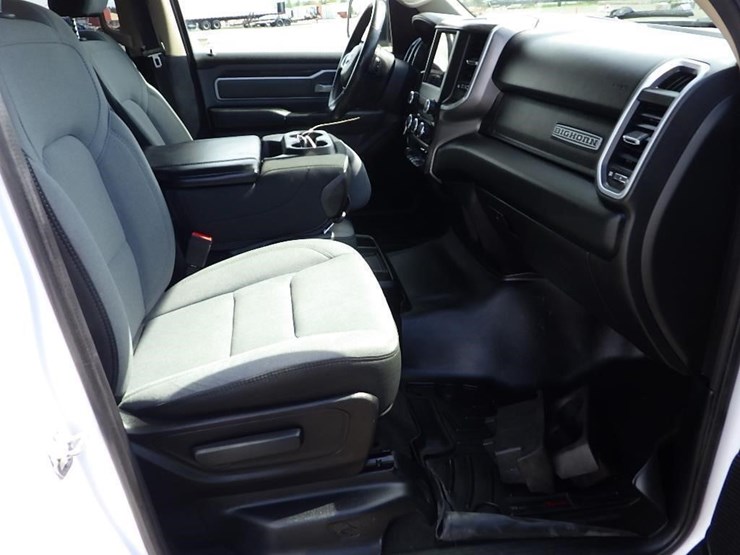 2019-dodge-1500-image-21