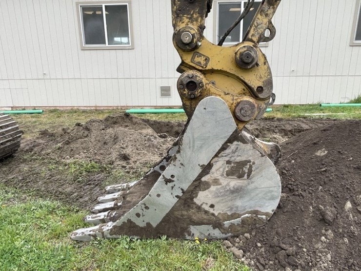 2013-caterpillar-320e-image-9