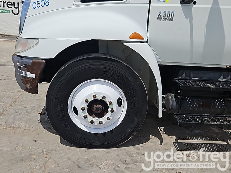 2005-international-durastar-4300-image-10