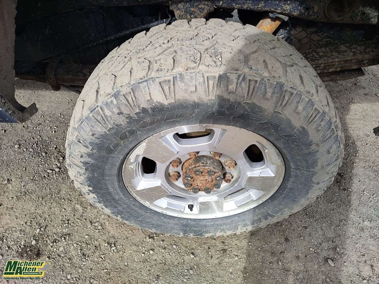 2012-chevrolet-silverado-2500hd-image-10