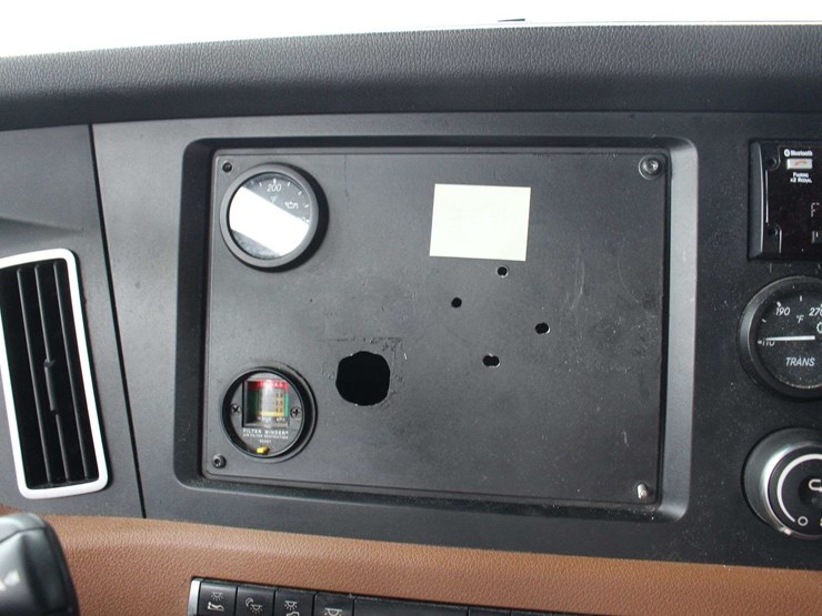 2020-freightliner-cascadia-126-image-34