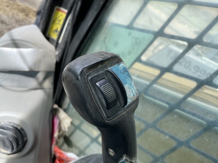 2012-caterpillar-279c2-image-28