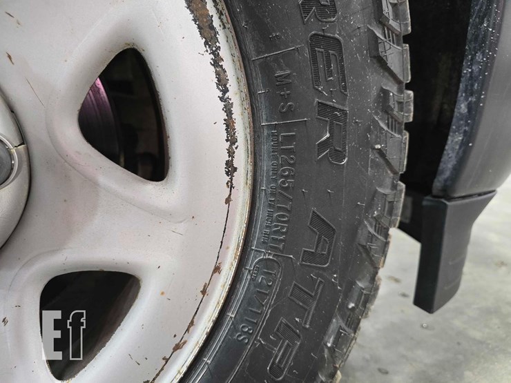 2015-chevrolet-silverado-1500-image-24