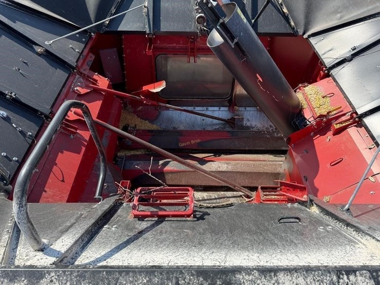 2014-case-ih-8230-image-47