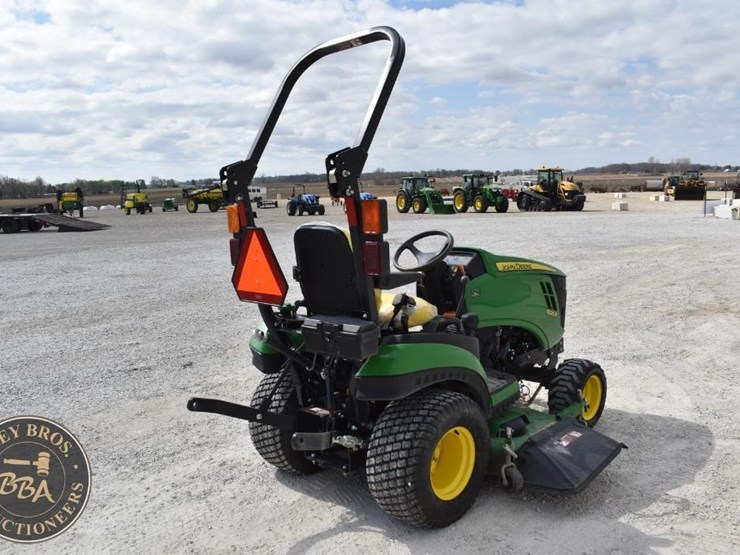 2017-john-deere-1025r-image-5