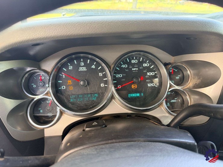 2012-chevrolet-silverado-2500hd-image-28