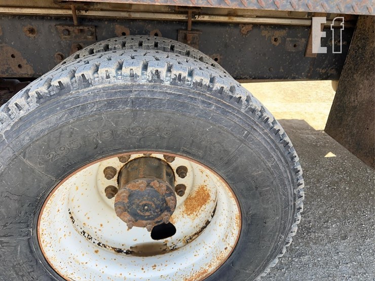 2005-sterling-lt9500-image-17