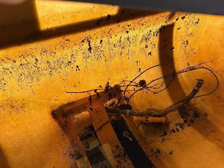 200-gal-trailer-sprayer-26'-booms-image-5