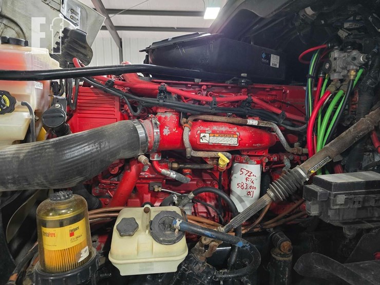 2014-freightliner-cascadia-125-image-18