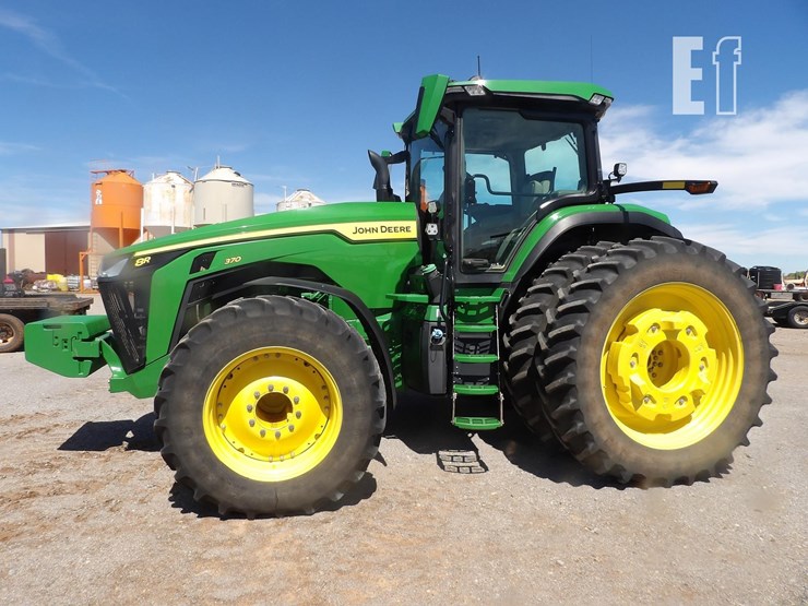 2022-john-deere-8r-370-image-2