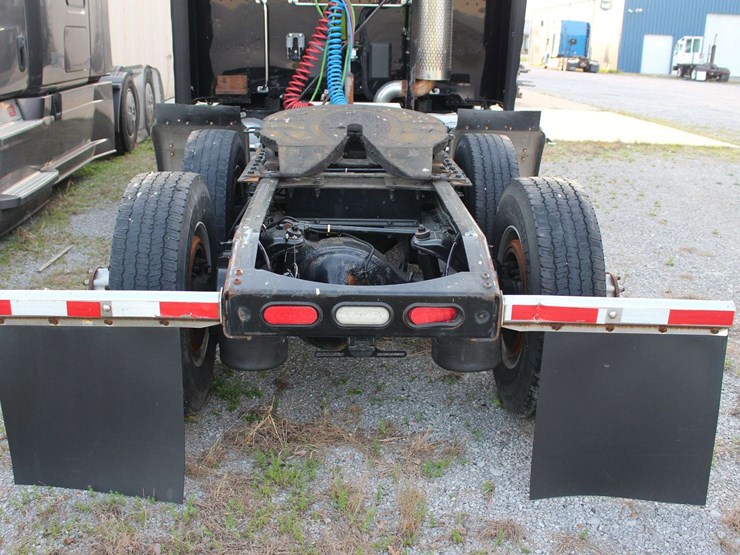 2019-peterbilt-579-image-15